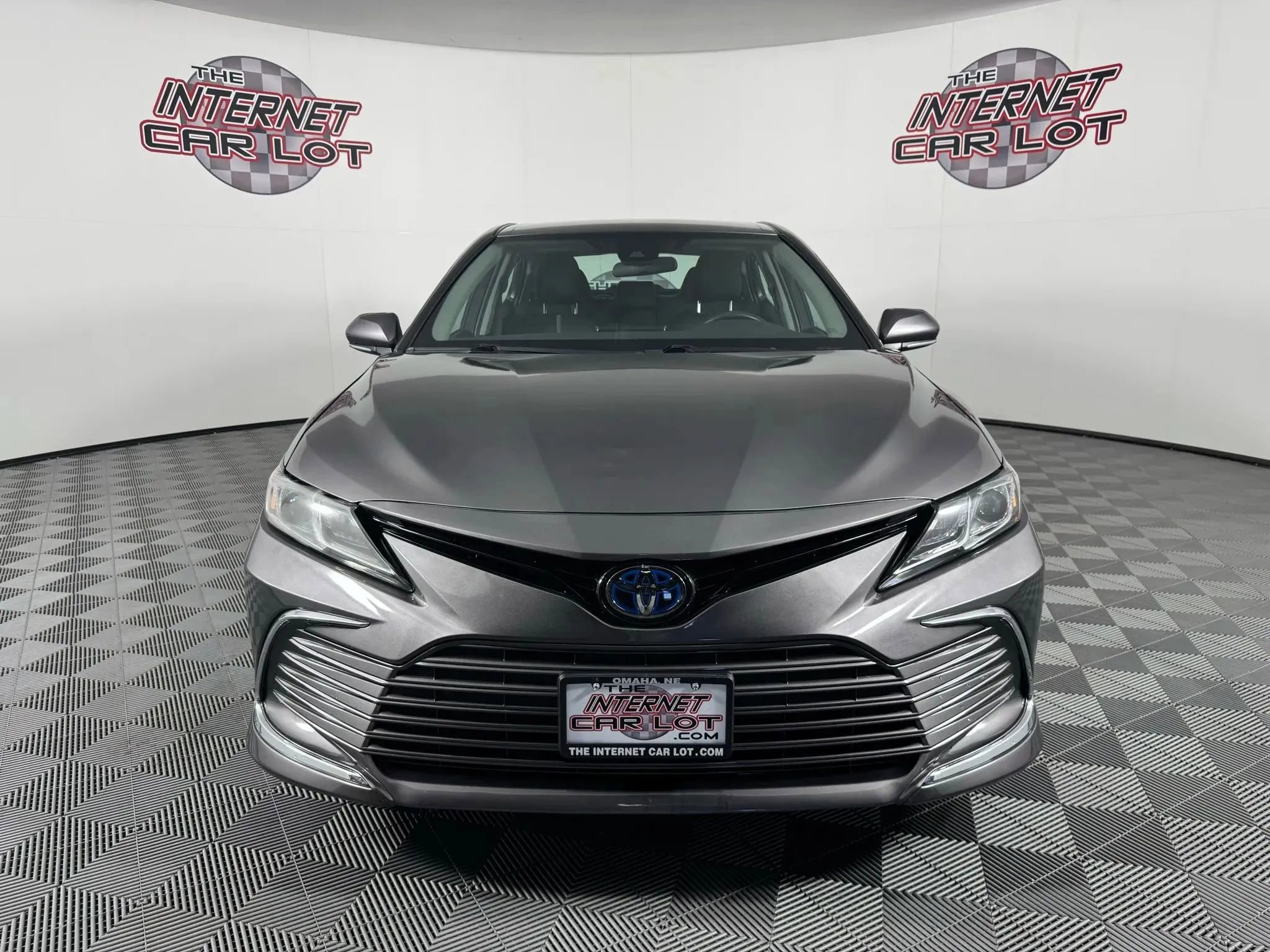 Used 2021 Toyota Camry LE image 2