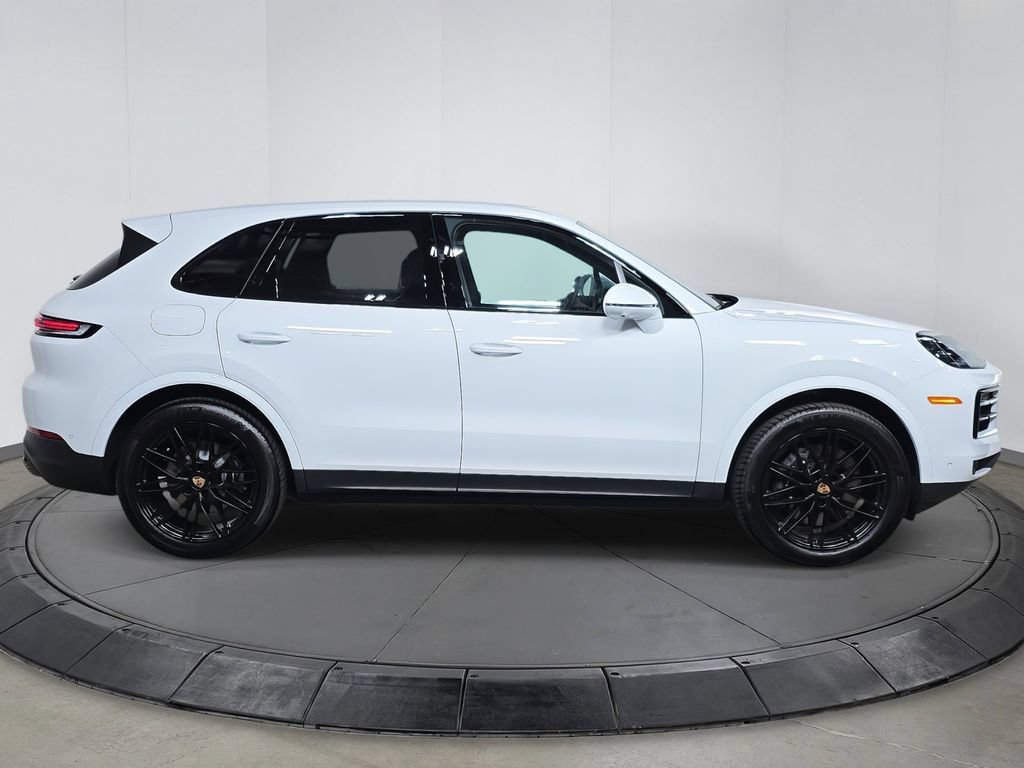 Certified 2025 Porsche Cayenne AWD/4WD image 8