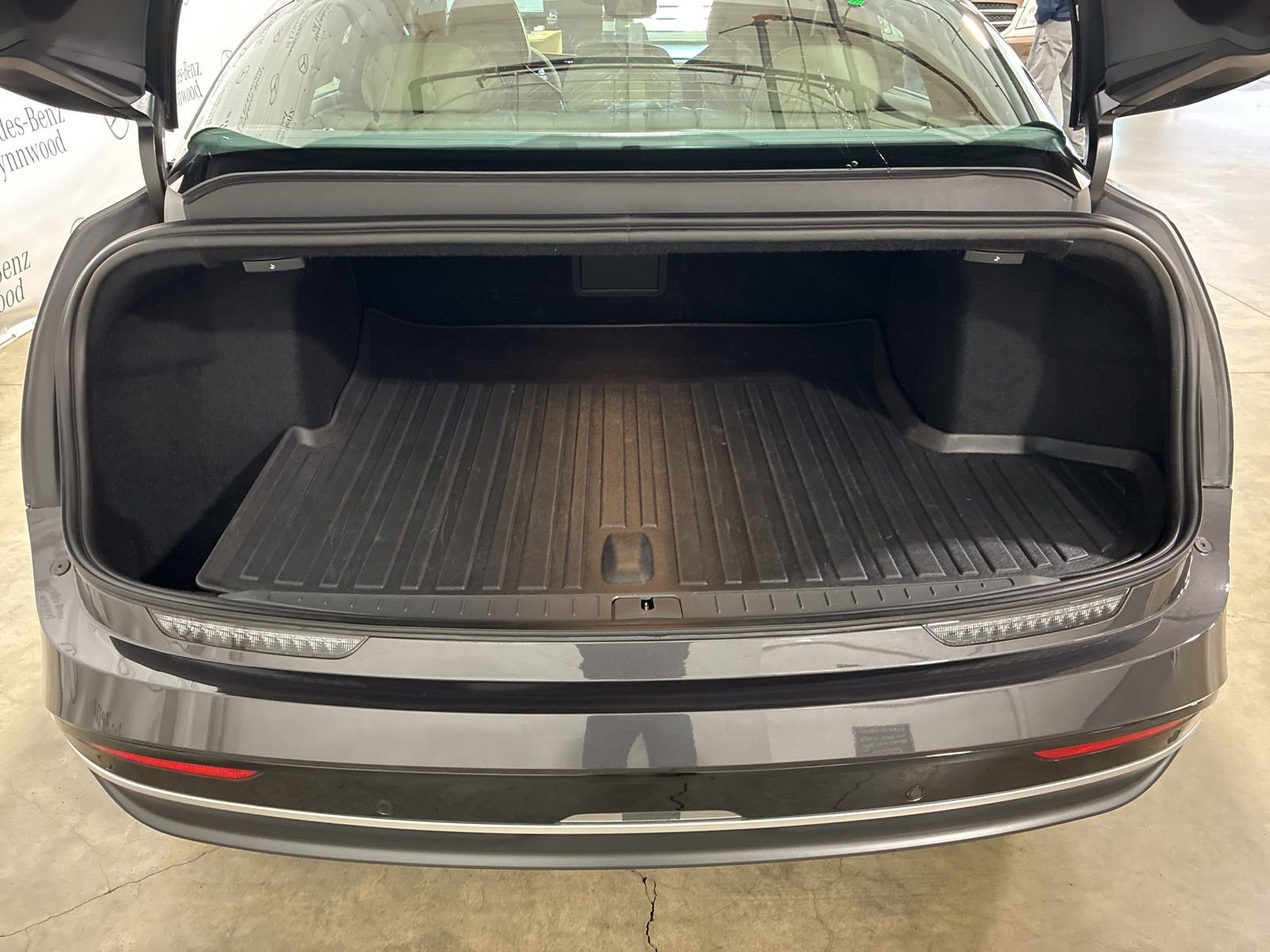 Used 2025 Lucid Air Touring image 7