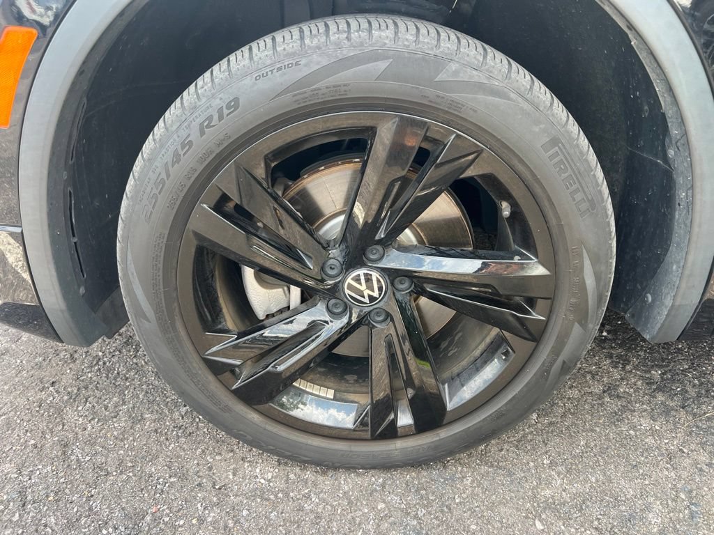 Used 2023 Volkswagen Tiguan SE R-Line AWD/4WD image 7