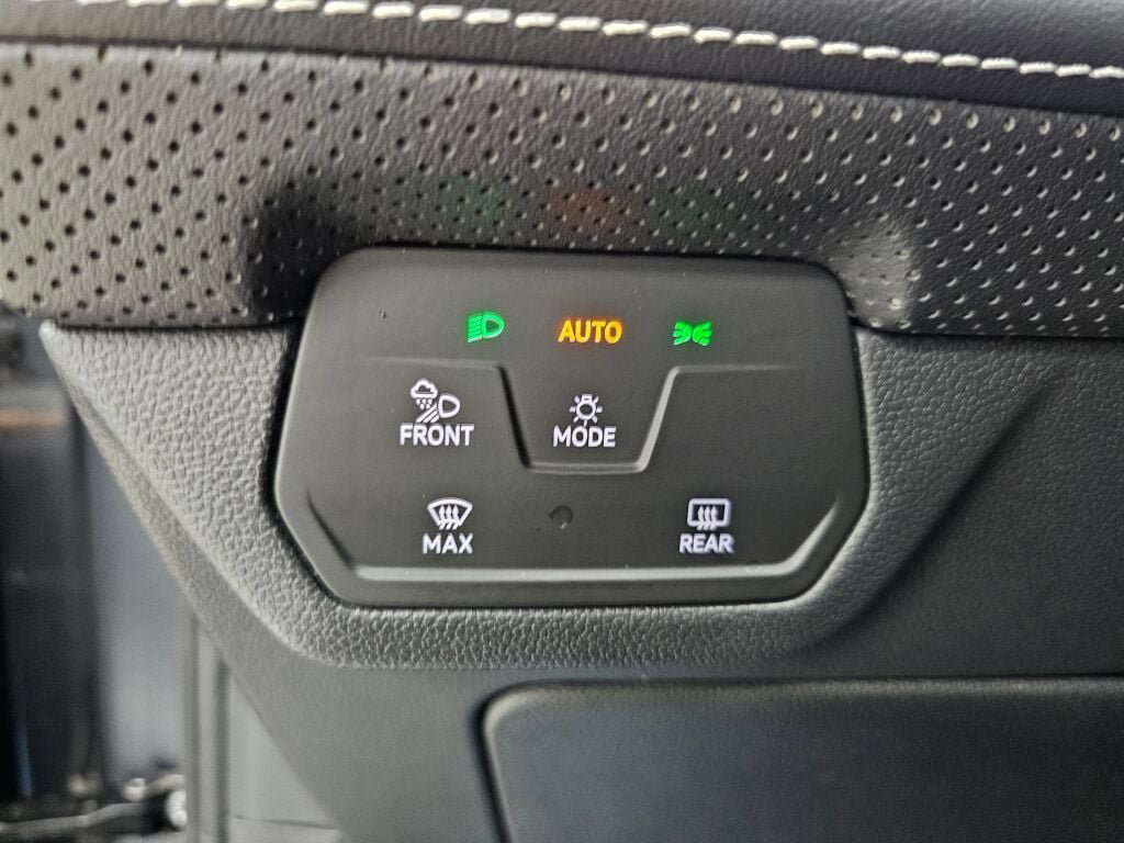 Used 2024 Volkswagen Atlas SEL Premium R-Line AWD/4WD image 28