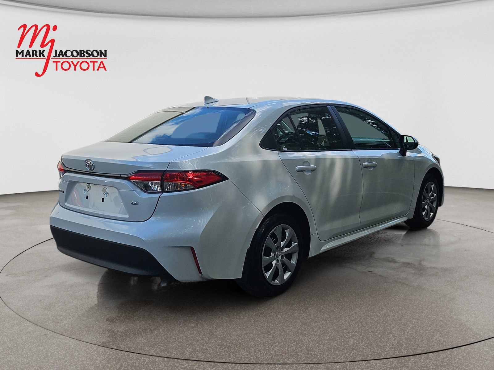 Used 2026 Toyota Corolla LE FWD image 9