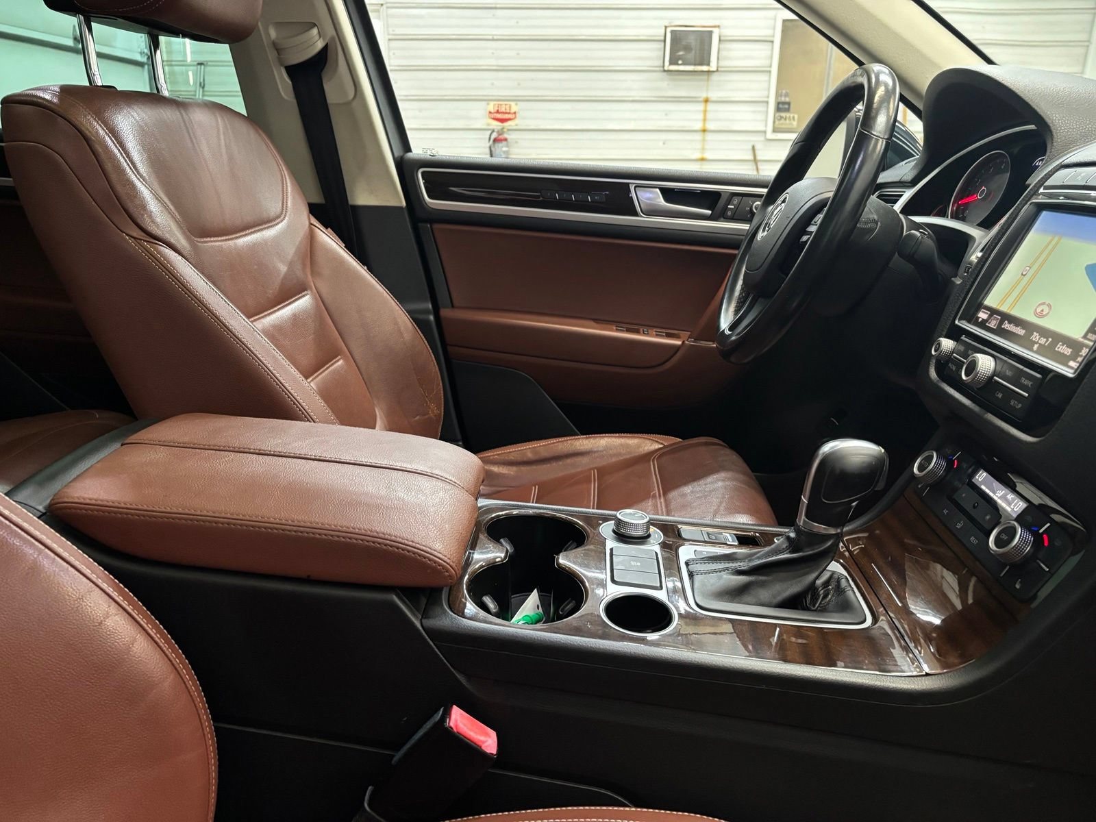 Used 2015 Volkswagen Touareg VR6 AWD/4WD image 28