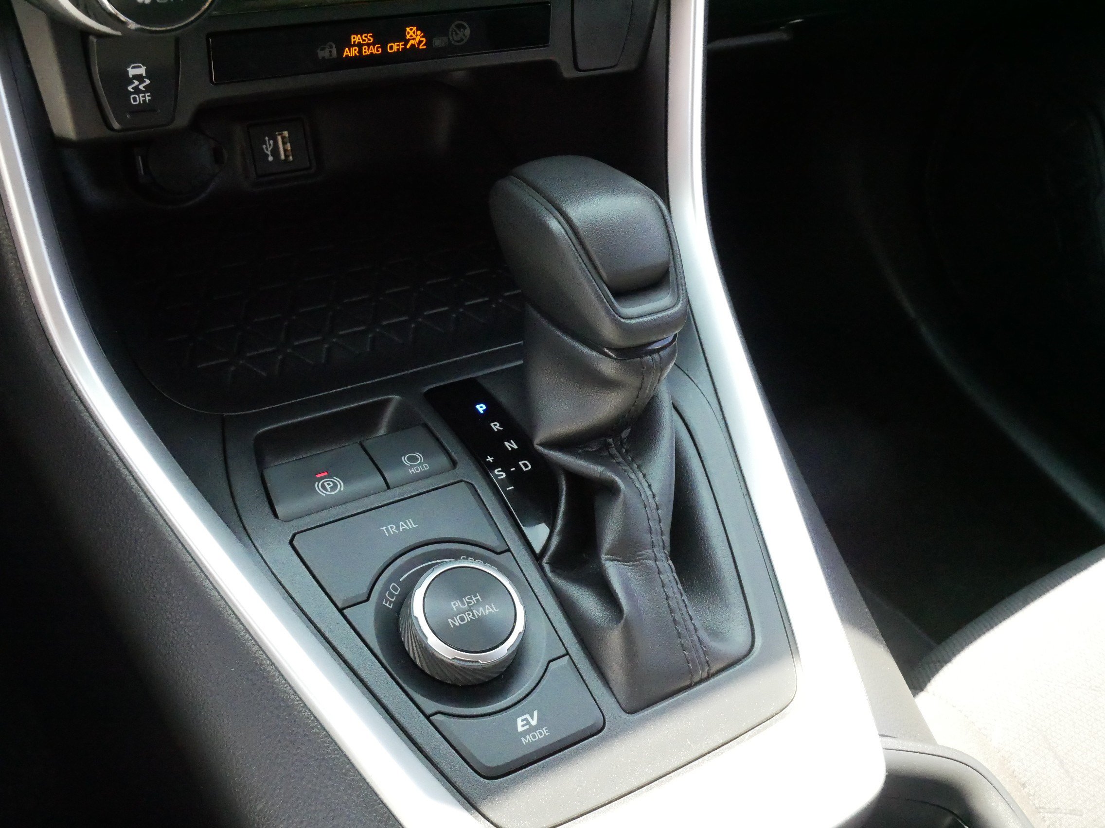 Used 2023 Toyota RAV4 XLE AWD/4WD image 24