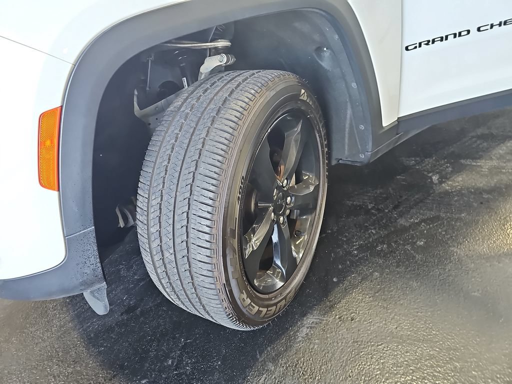 Used 2023 Jeep Grand Cherokee Altitude AWD/4WD image 32