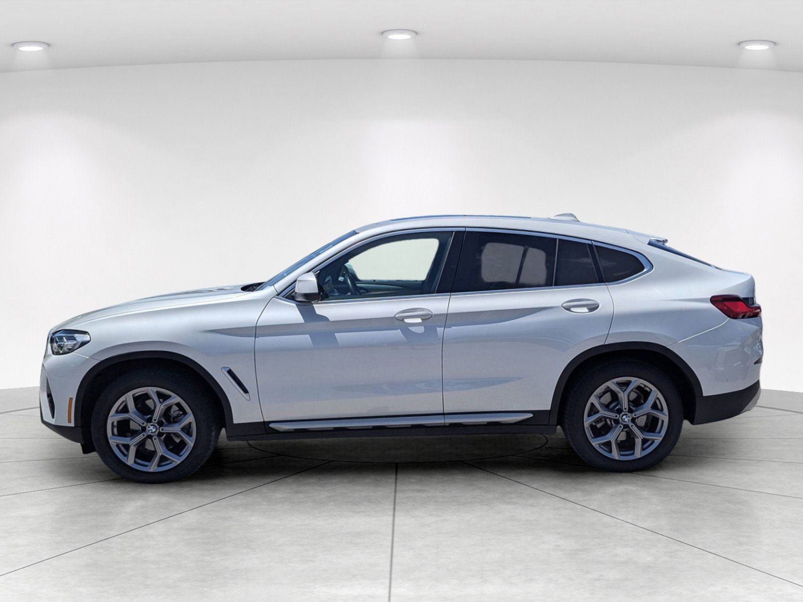 Certified 2025 BMW X4 xDrive30i AWD/4WD image 4