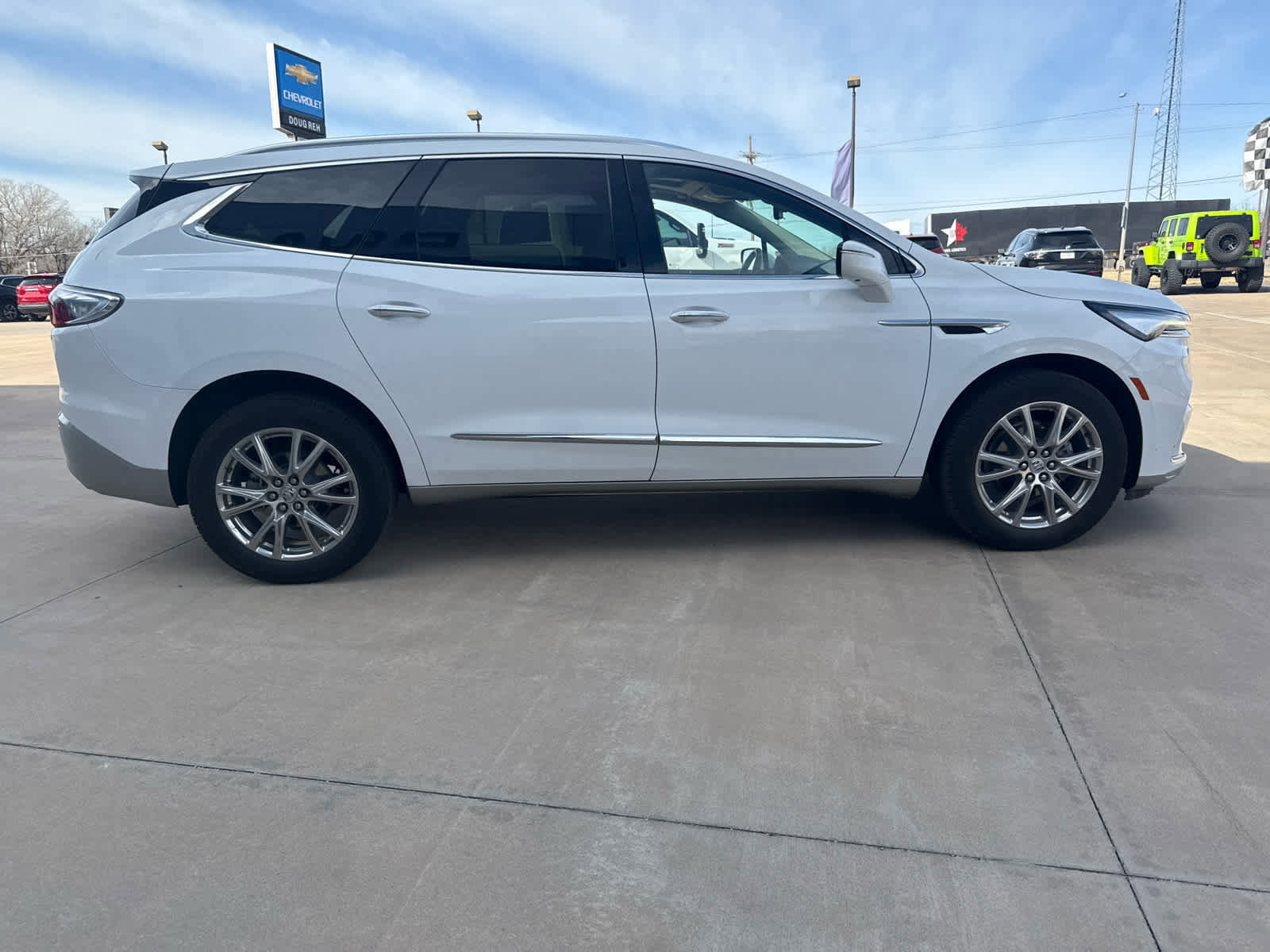 Used 2023 Buick Enclave Essence w/ Experience Buick Package image 7