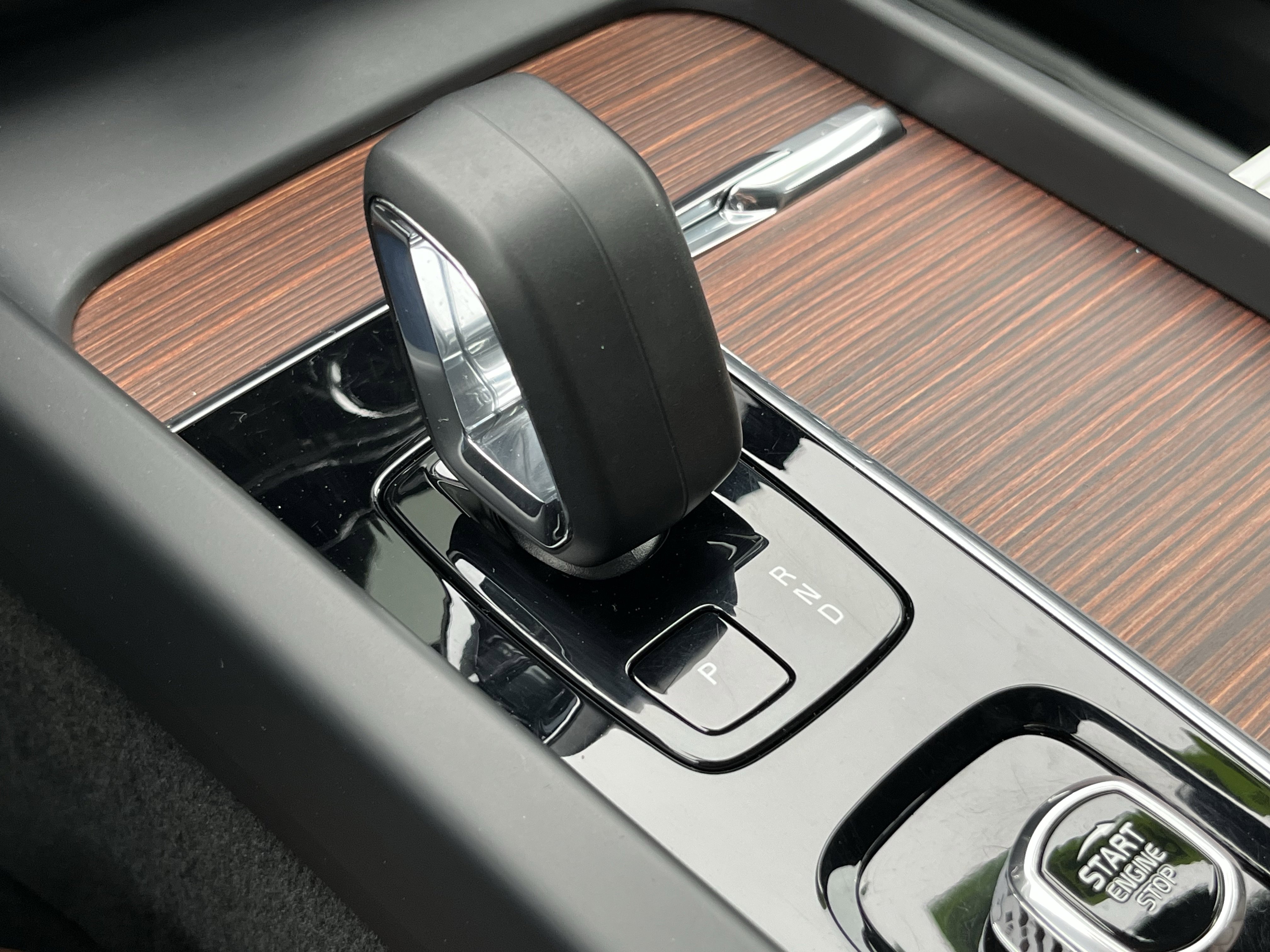 Used 2023 Volvo XC60 T8 Plus image 25