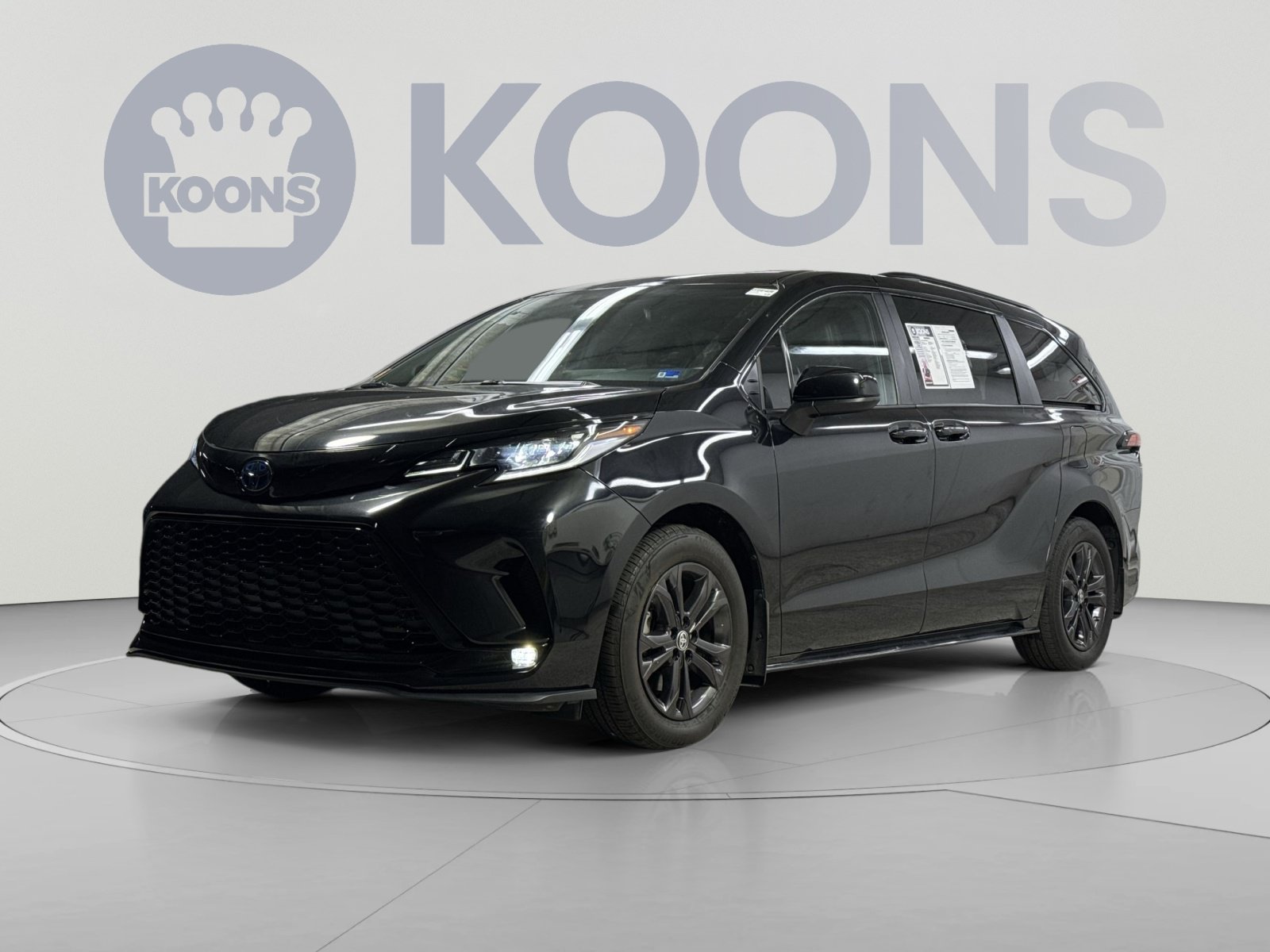 Used 2024 Toyota Sienna XSE w/ XSE Plus Package AWD/4WD image 1