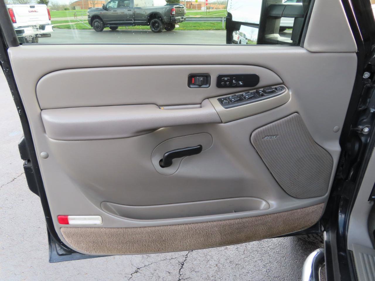 Used 2005 Chevrolet Silverado 2500 LT w/ Heavy-Duty Power Package image 26