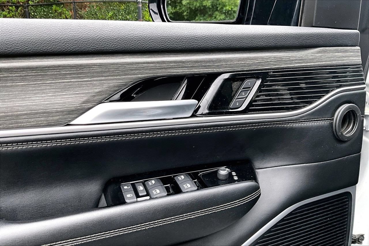 Certified 2024 Jeep Wagoneer Series III AWD/4WD image 26