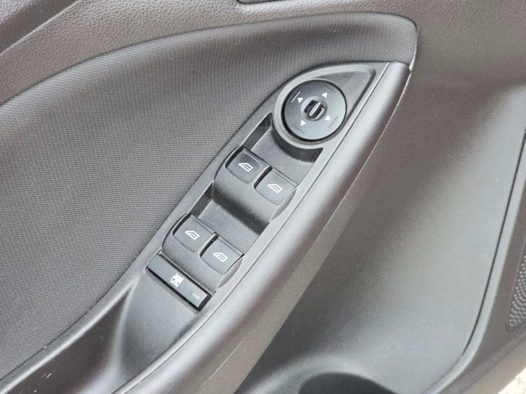 Used 2018 Ford Focus SE FWD image 16