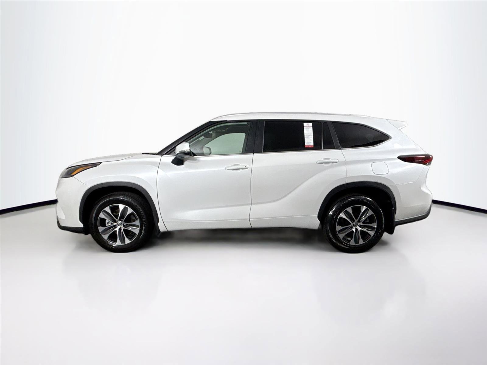 Certified 2025 Toyota Highlander XLE AWD/4WD image 14