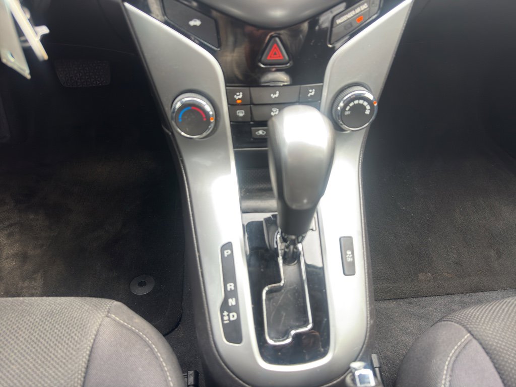 Used 2015 Chevrolet Cruze LT w/ Technology Package image 15
