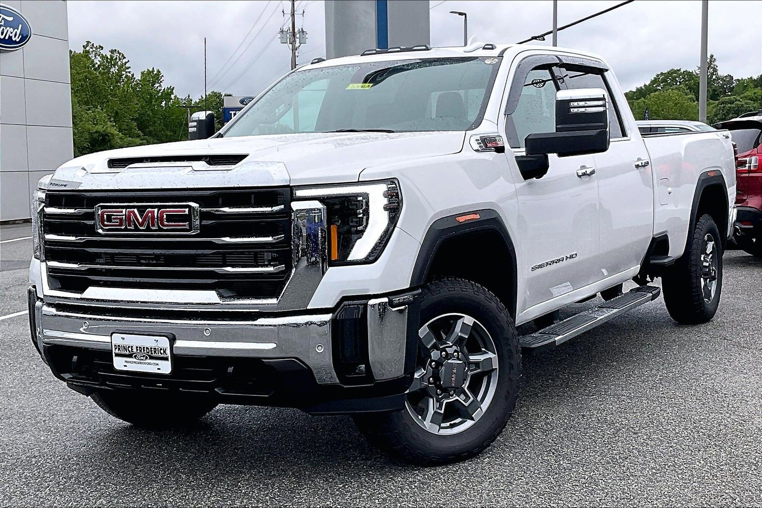 Used 2025 GMC Sierra 3500 SLT w/ SLT Premium Package AWD/4WD image 3