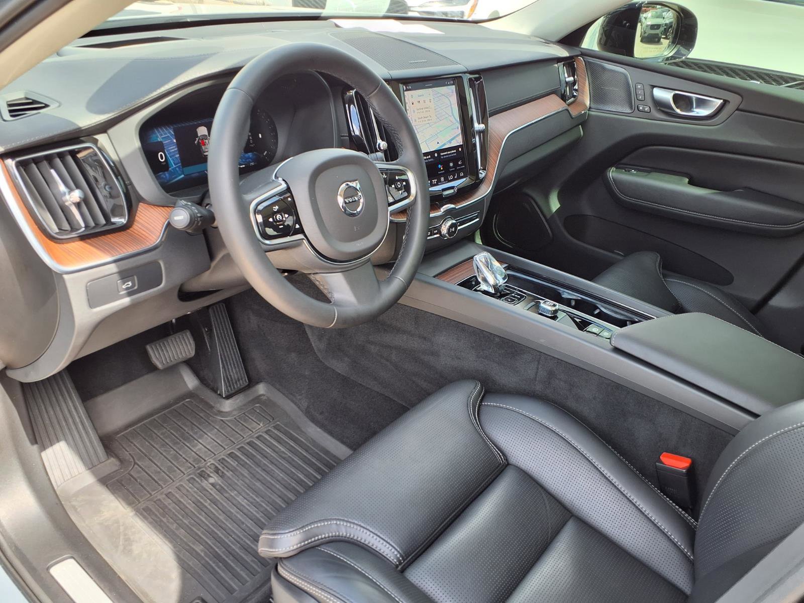 Certified 2023 Volvo XC60 B5 Ultimate w/ Climate Package image 21
