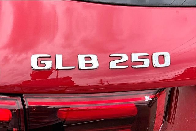 Used 2025 Mercedes-Benz GLB 250 4MATIC image 27