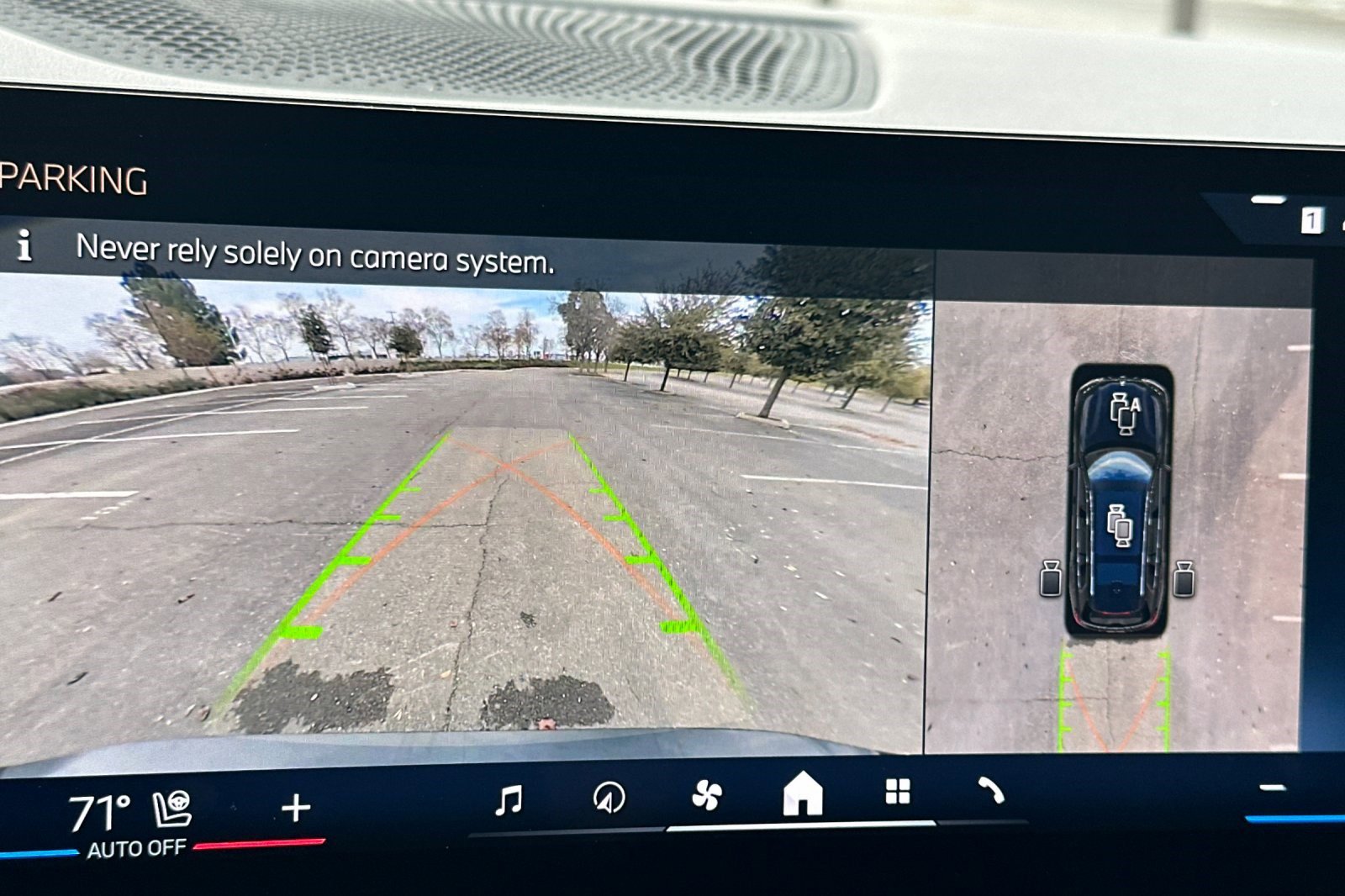 Used 2025 BMW X7 xDrive40i w/ Premium Package image 26