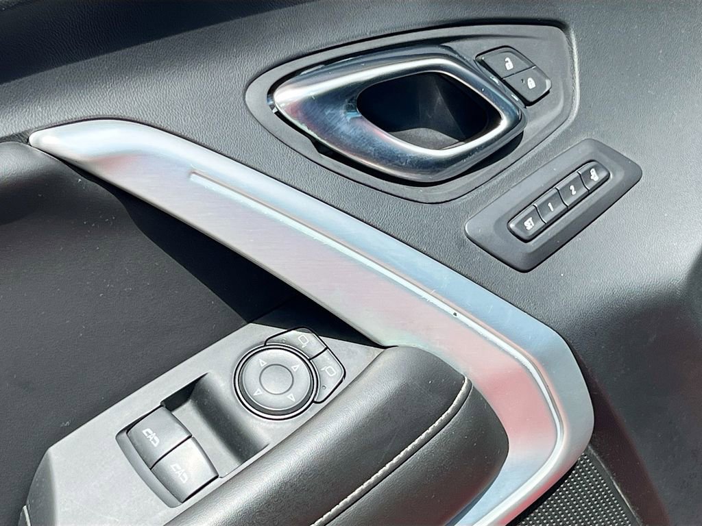 Used 2018 Chevrolet Camaro SS RWD image 17
