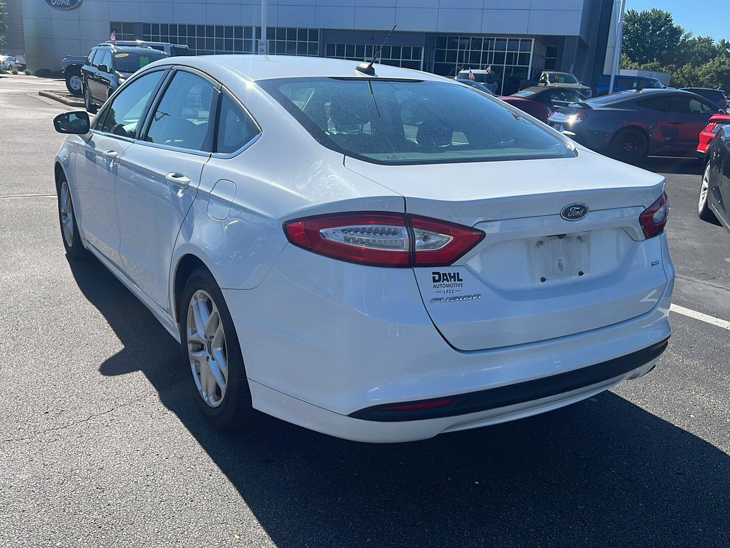 Used 2015 Ford Fusion SE FWD image 8