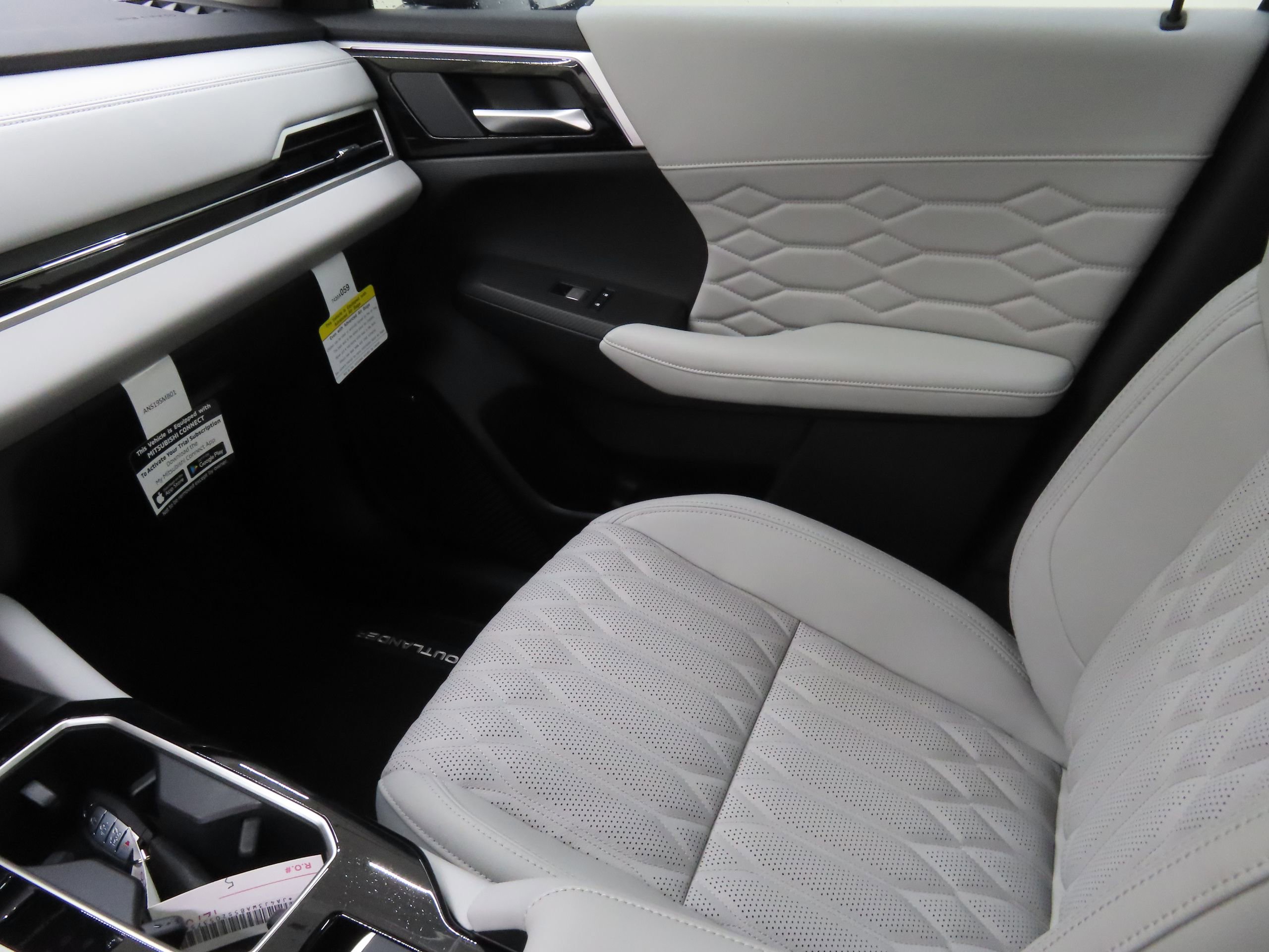 New 2025 Mitsubishi Outlander SEL image 18