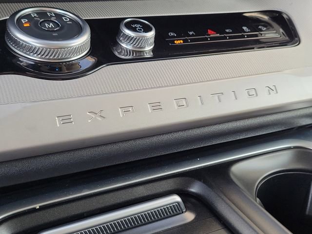 Used 2025 Ford Expedition Active image 30