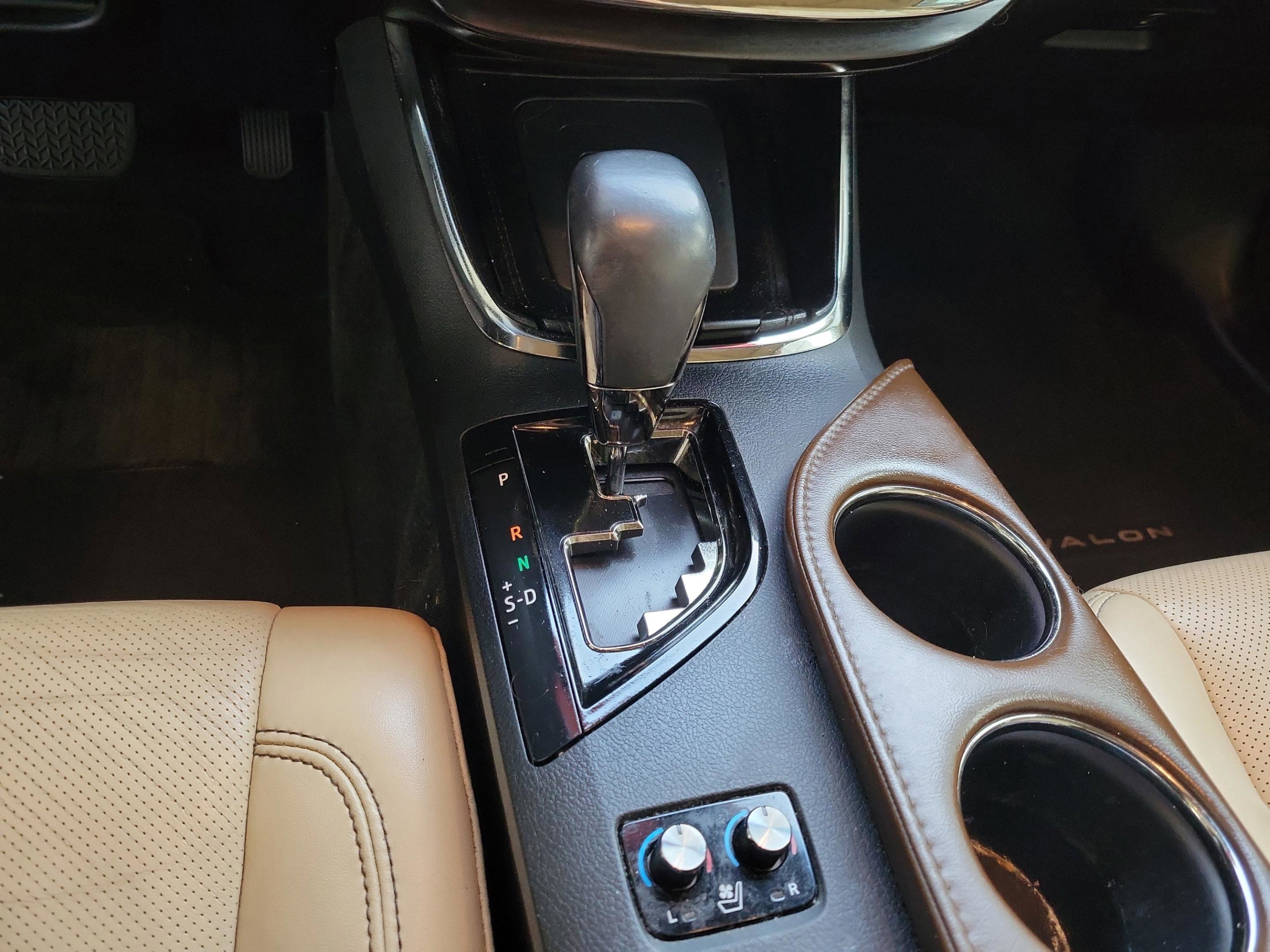 Used 2017 Toyota Avalon Limited FWD image 24