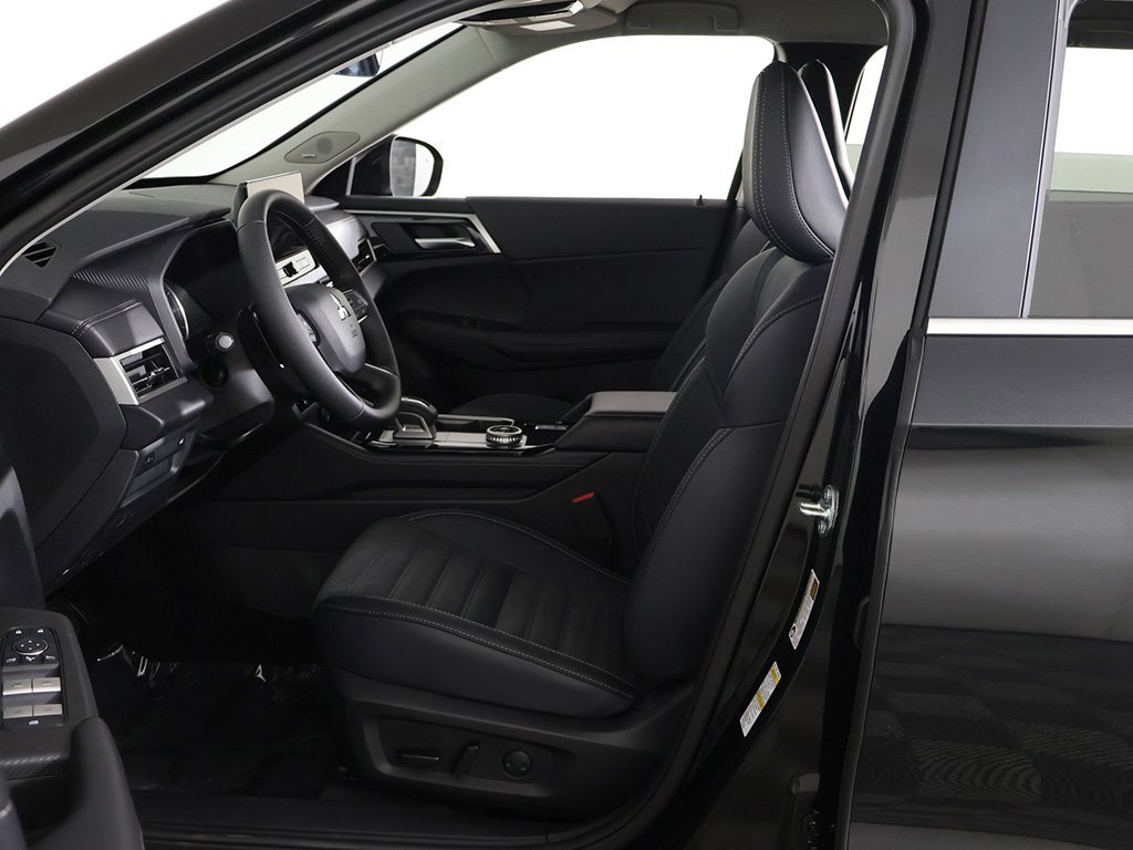 New 2025 Mitsubishi Outlander SE image 27