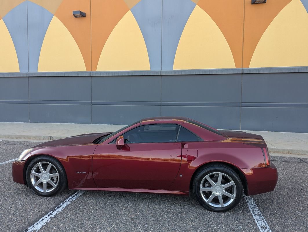 Used 2006 Cadillac XLR image 2