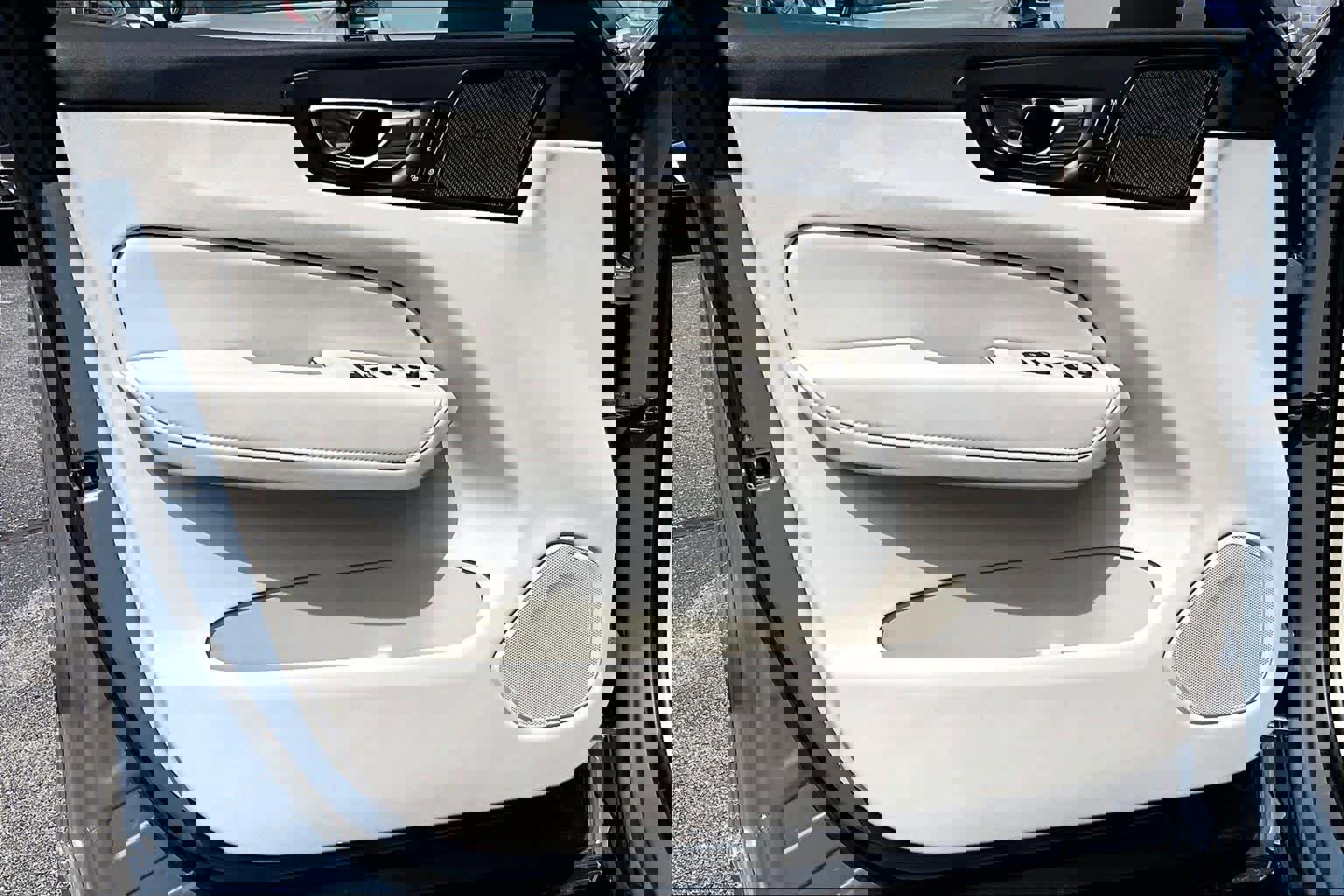 Used 2023 Volvo XC60 B5 Plus w/ Climate Package image 21