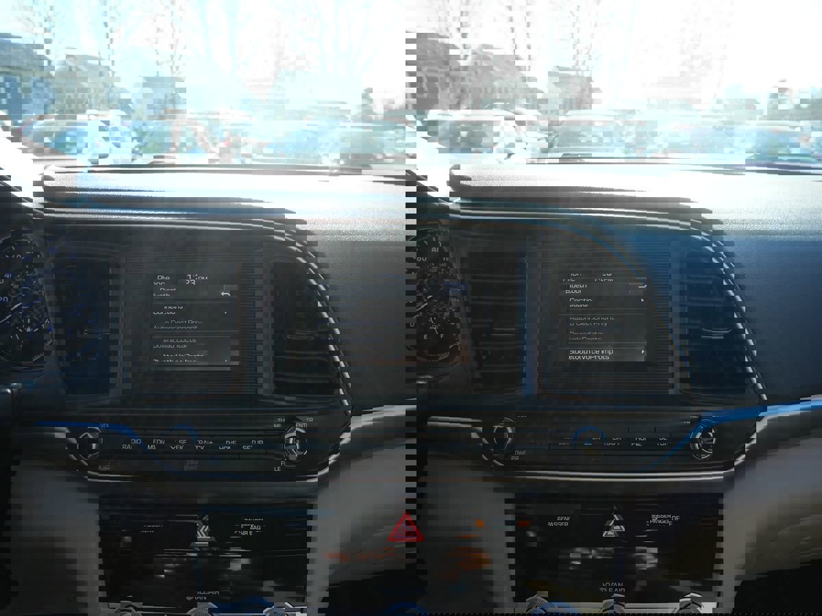 Used 2020 Hyundai Elantra SE w/ Convenience Package (C2) image 13