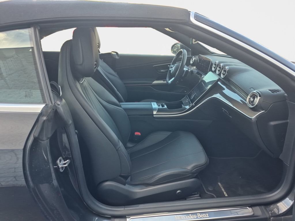 Used 2025 Mercedes-Benz CLE 300 4MATIC Cabriolet image 18