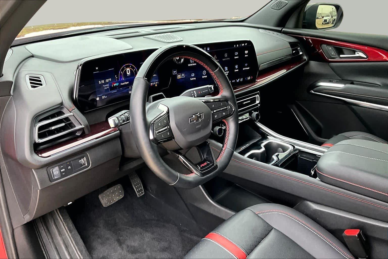 Used 2024 Chevrolet Traverse RS FWD image 18