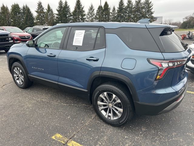 Used 2025 Chevrolet Equinox LT image 2