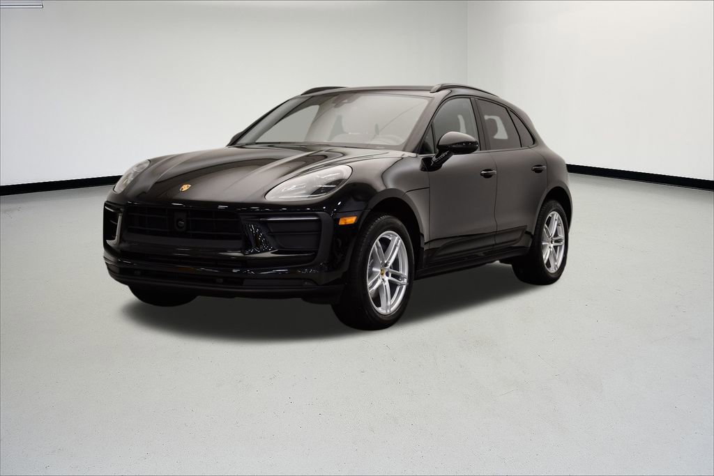 Used 2025 Porsche Macan image 1