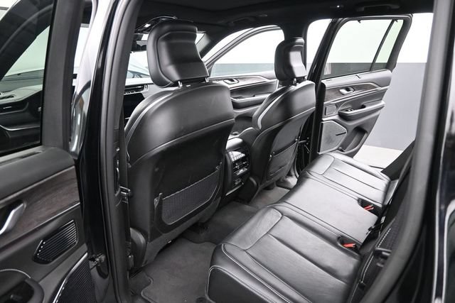 Used 2023 Jeep Grand Cherokee Overland w/ Adv Protech Group III AWD/4WD image 13