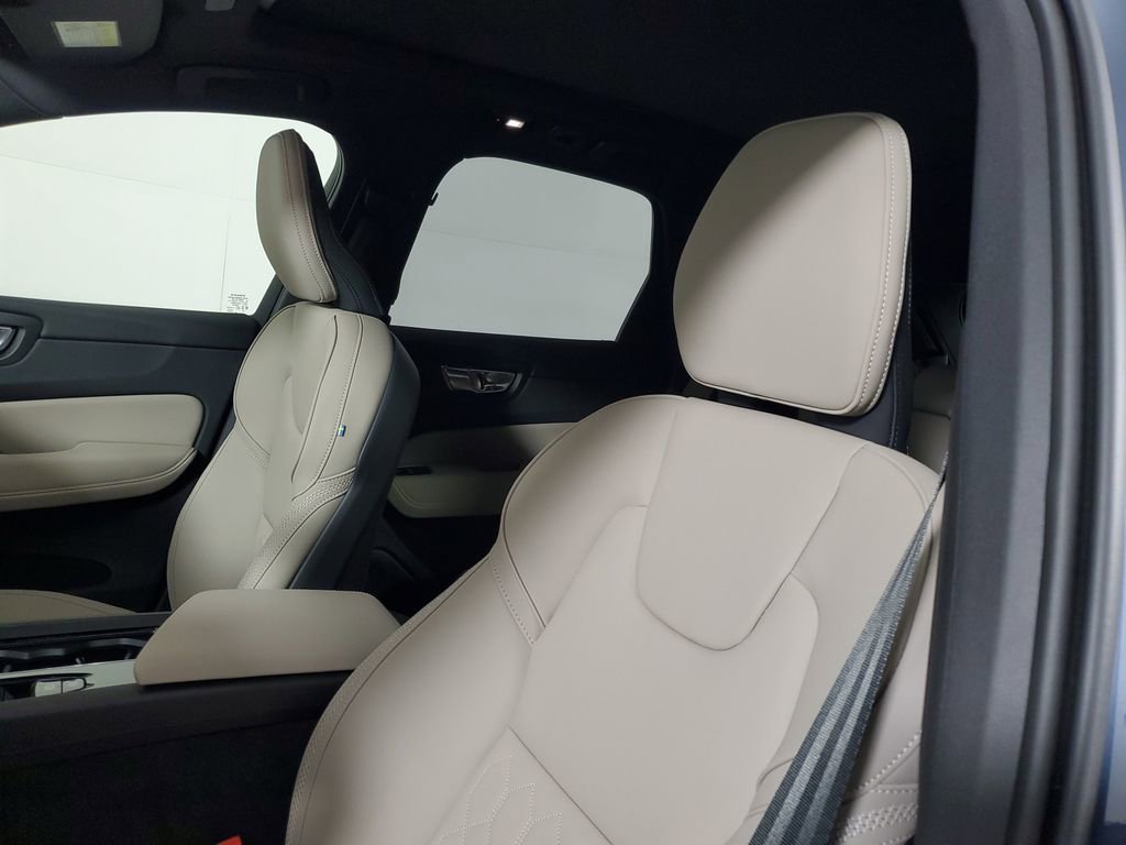 New 2026 Volvo XC60 B5 Plus w/ Climate Package image 24