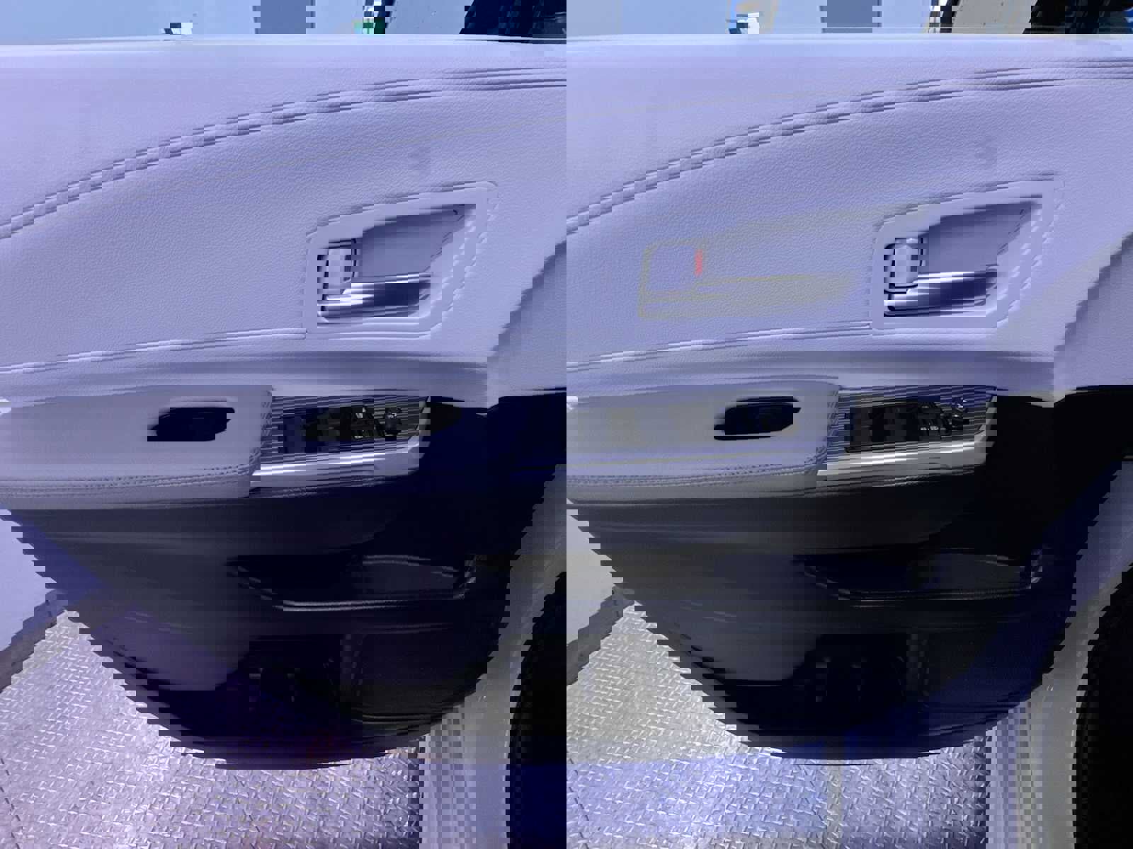 Used 2025 Toyota Sienna XLE w/ XLE Plus Package image 12