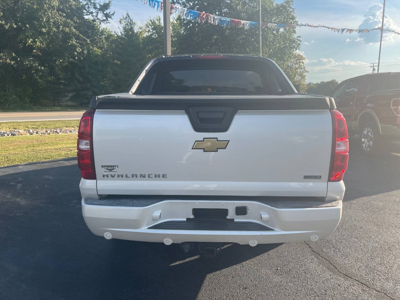 Used 2011 Chevrolet Avalanche LTZ RWD image 5