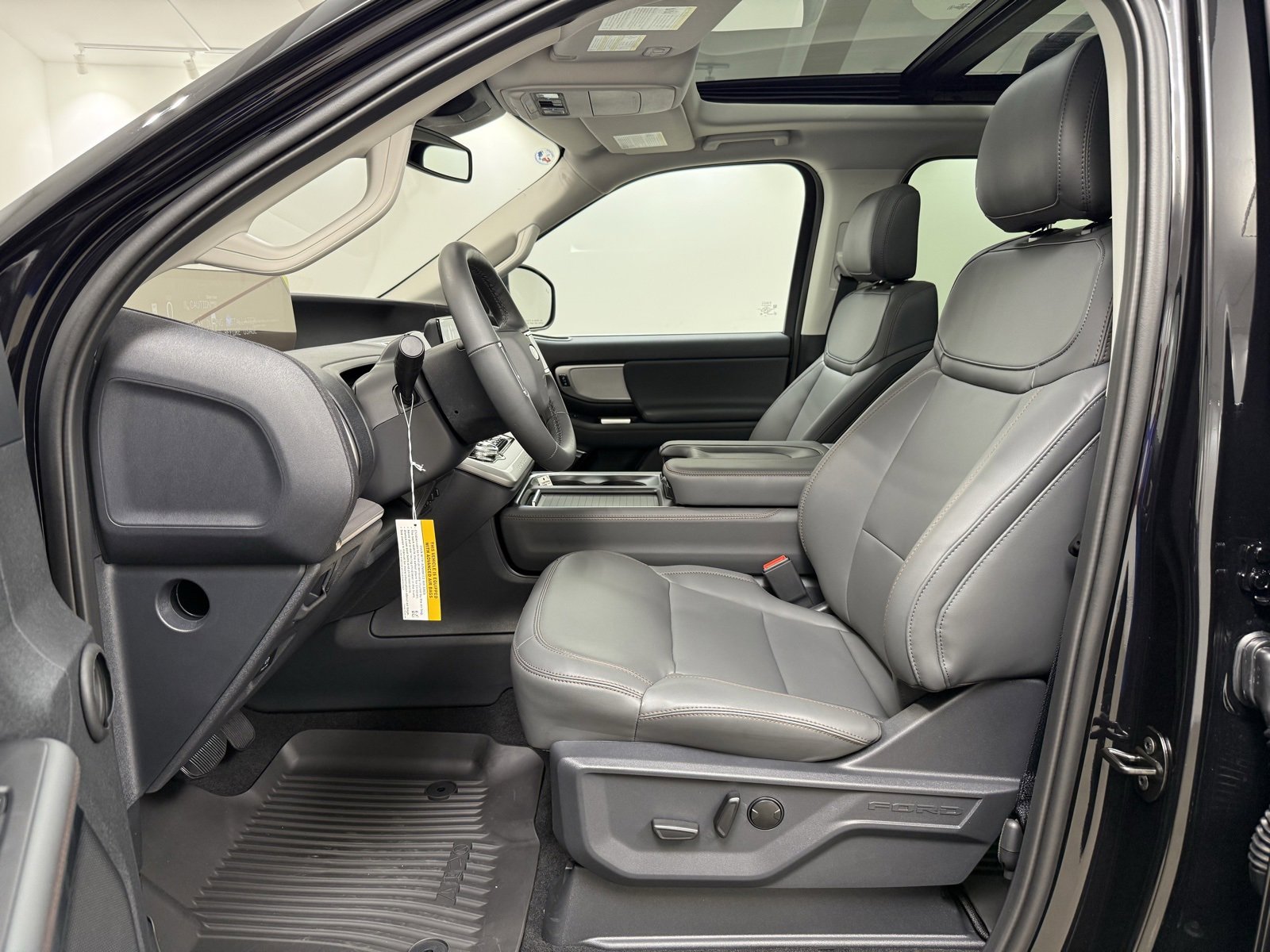 New 2025 Ford Expedition Active image 14