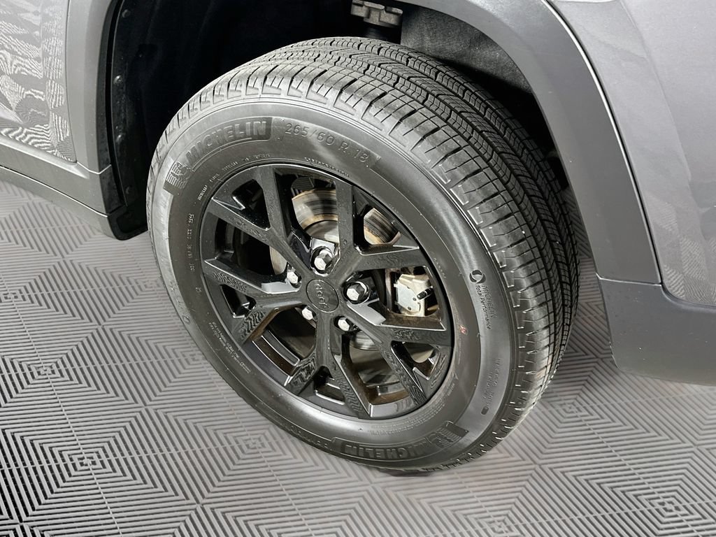 Certified 2025 Jeep Grand Cherokee Altitude AWD/4WD image 42
