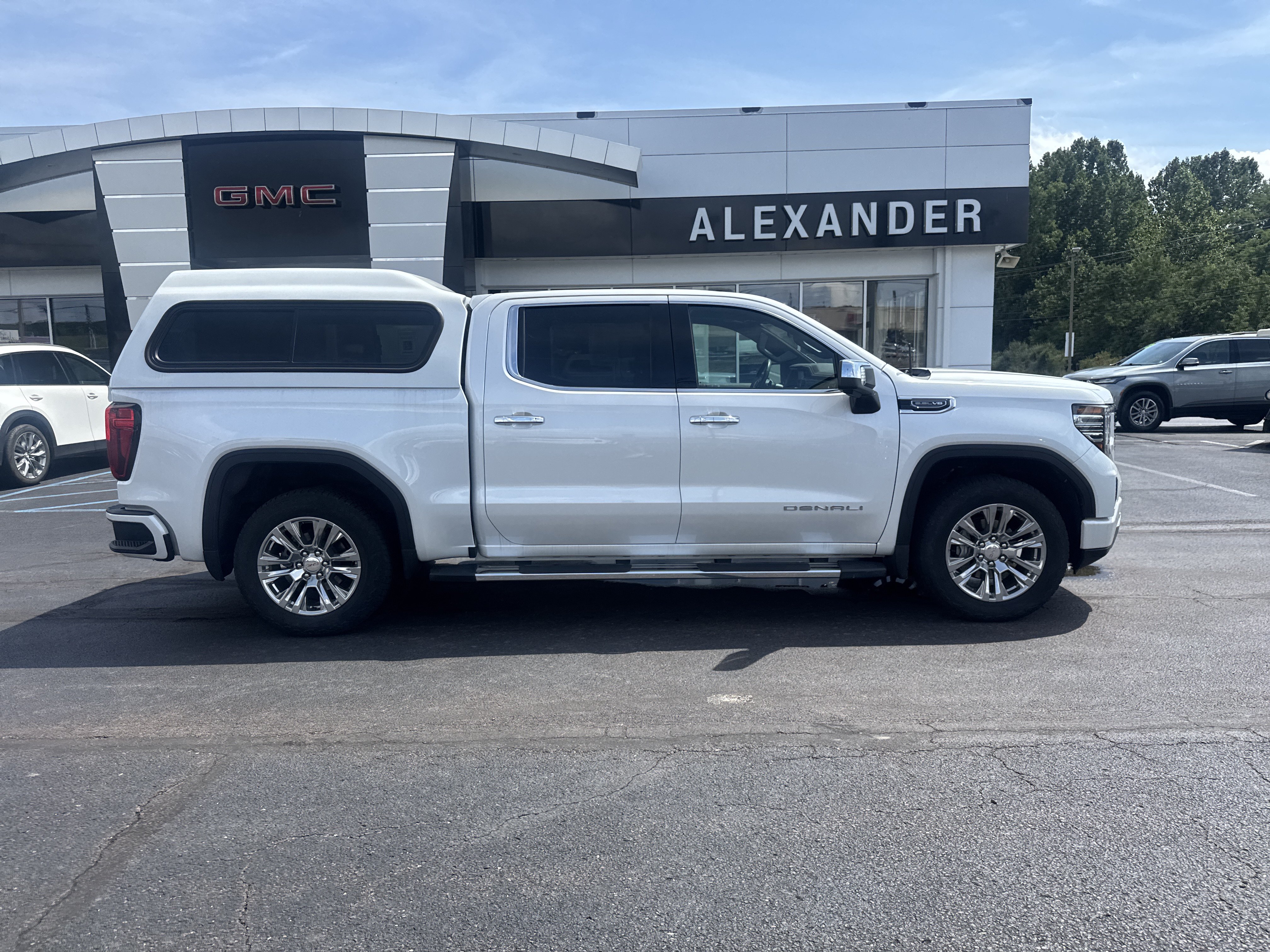 Used 2022 GMC Sierra 1500 Denali AWD/4WD image 2