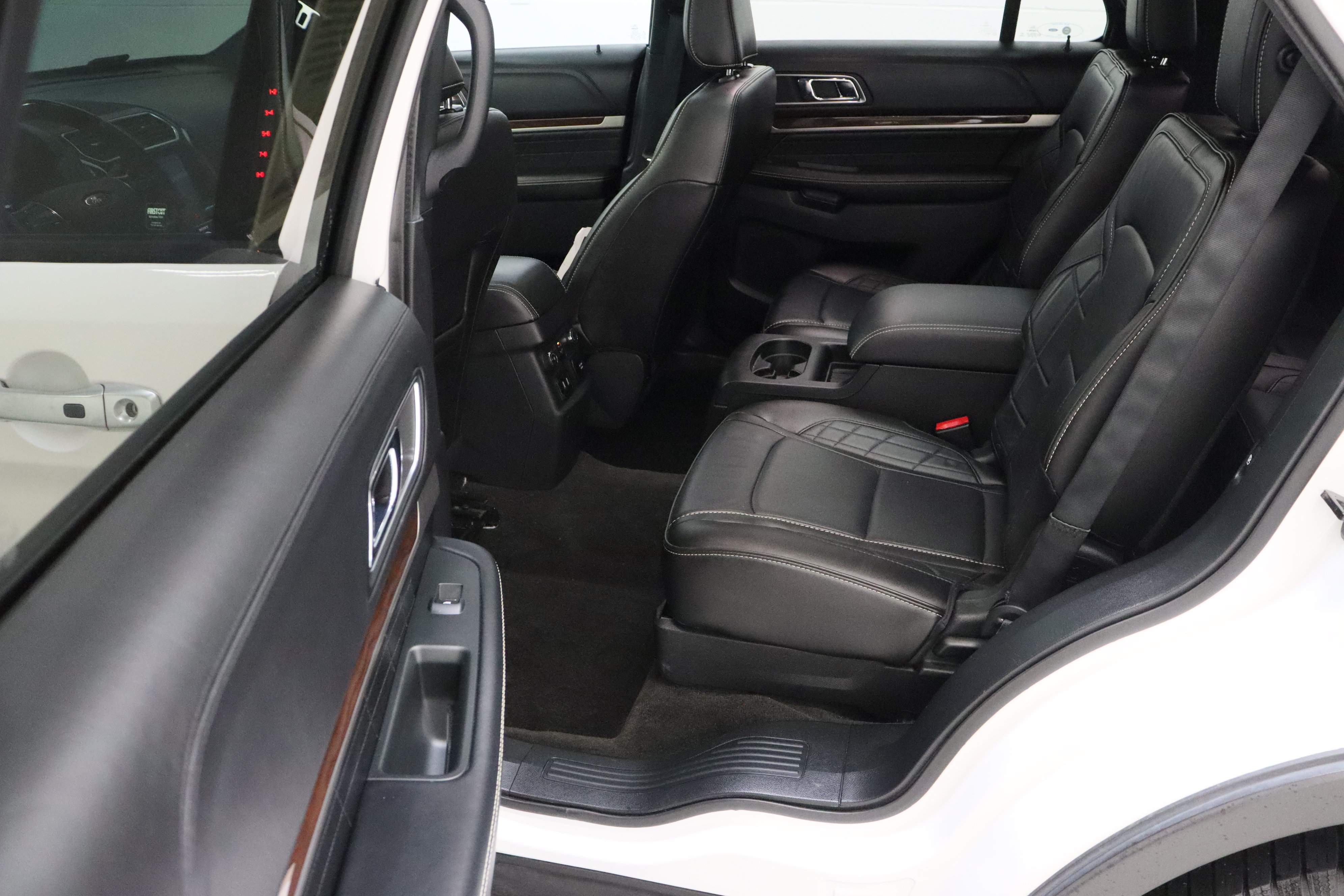 Used 2018 Ford Explorer Platinum AWD/4WD image 31