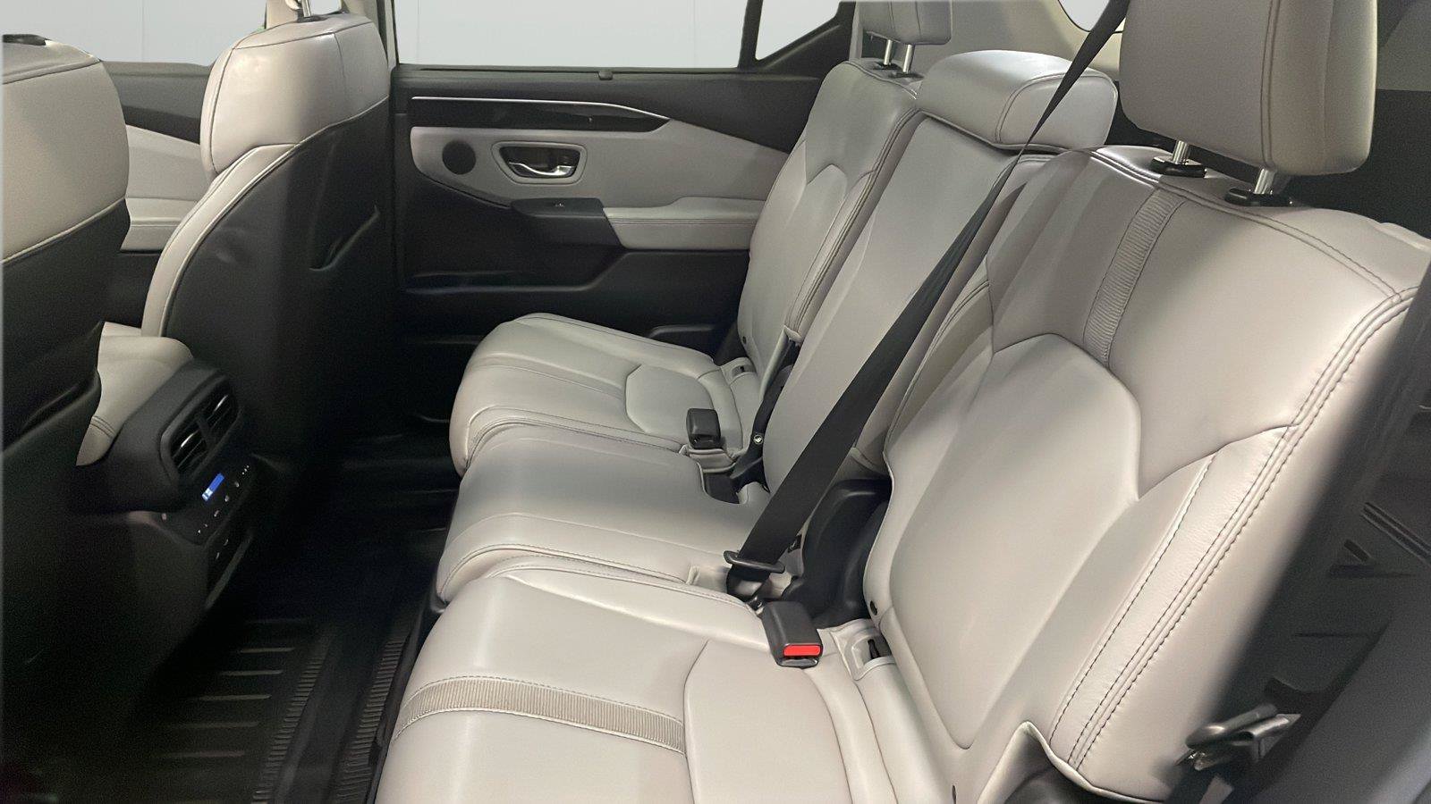 Used 2025 Honda Pilot Touring image 11