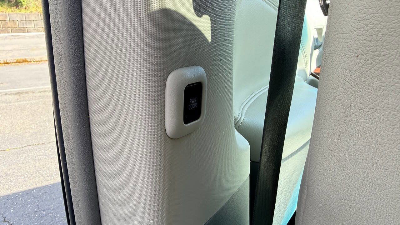 Used 2012 Toyota Sienna Limited w/ Premium Pkg image 24