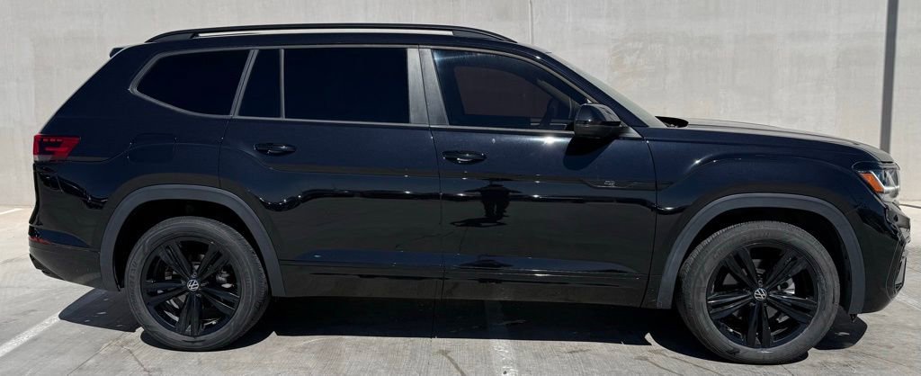 Certified 2023 Volkswagen Atlas SEL R-Line image 3