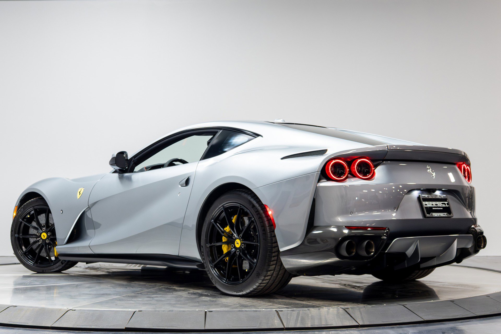 Used 2018 Ferrari 812 Superfast RWD image 53