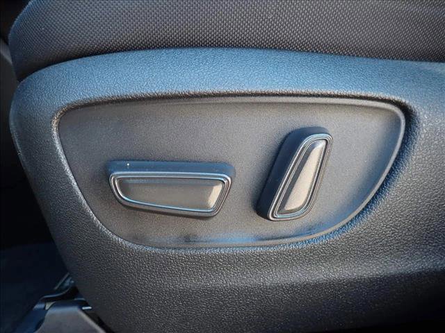 Used 2021 Toyota Highlander LE AWD/4WD image 13