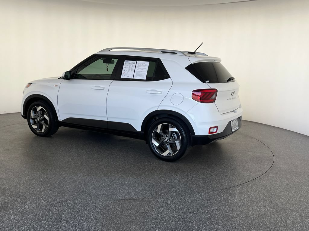 Used 2023 Hyundai Venue SEL FWD image 6