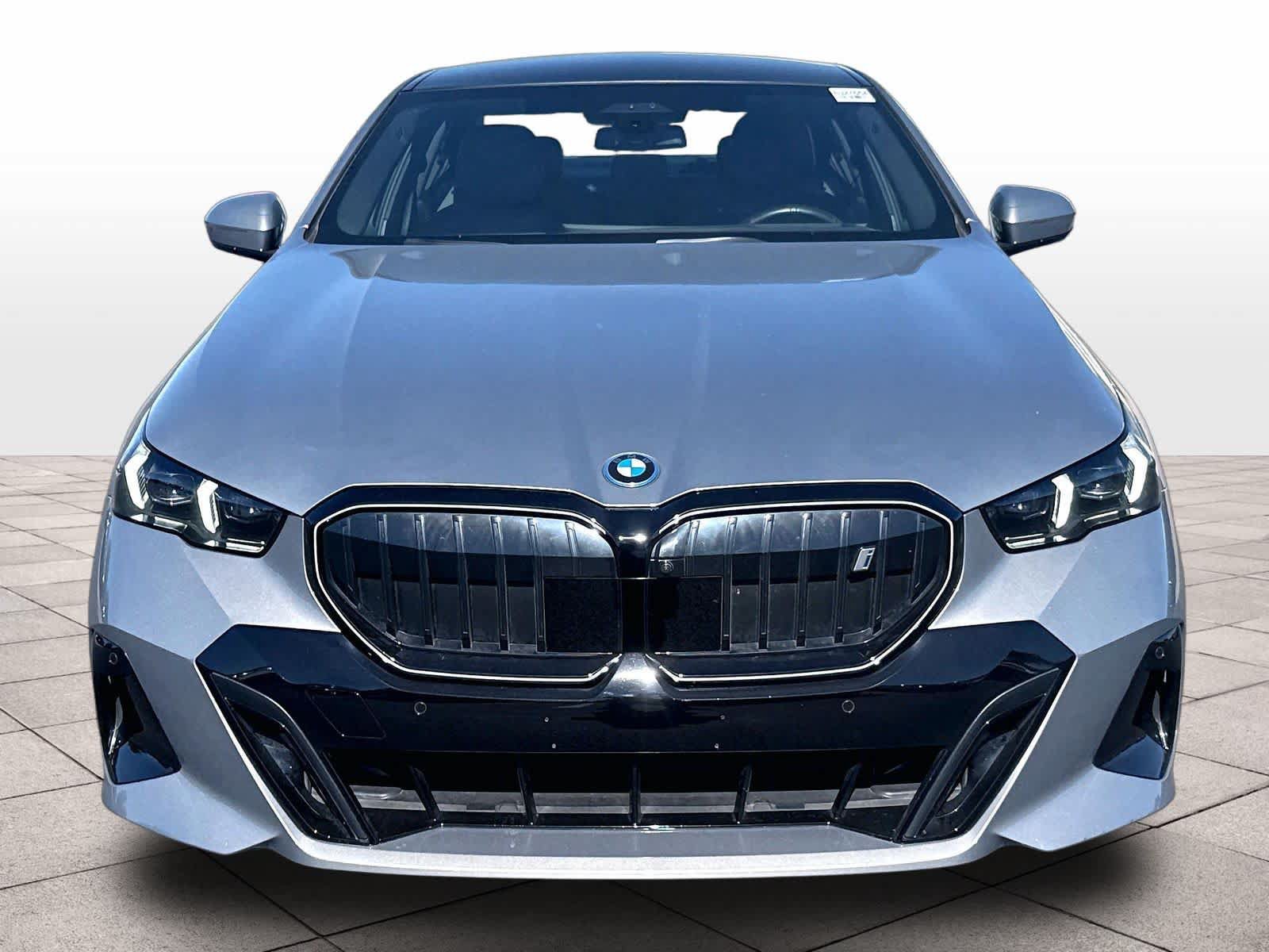 Used 2025 BMW i5 xDrive40 w/ Executive Package AWD/4WD image 2